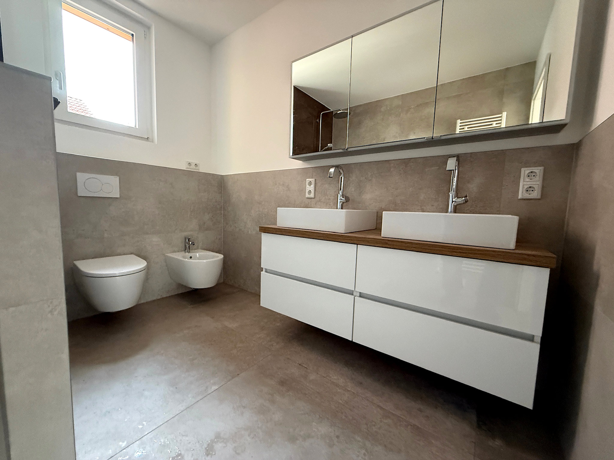 Badezimmer mit Geberit iCon Waschtisch